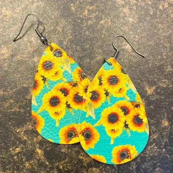 Earrings - Picture 1 of 2